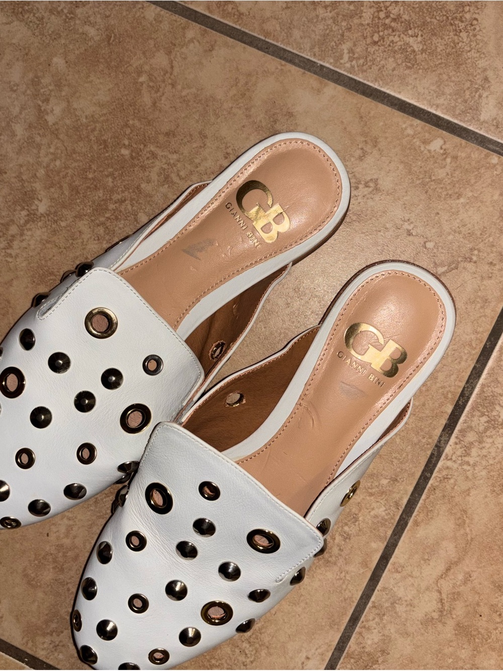 Gianni Bini White Leather Grommet Slide Mules - Picture 4 of 6